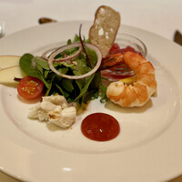 ベンジャミンステーキハウス 六本木 - 海の幸盛り合わせ
                      ・ジャンボシュリンプ
                      ・ベンジャミンサラダ
                      ・鮪のタルタル