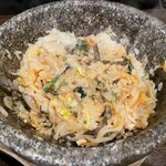 とがし肉家 - 『石焼き明太チーズビビンバ(ミニわかめスープ付き)』のかき混ぜ後
