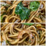 とらやラーメン - 上 貴重な少ない豚肉
下 竹輪を見つけた