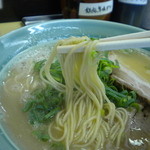 ラーメン弐の心 -  麺は細麺。長浜家系くらいのサイズ。