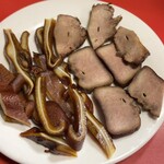 珍味亭 - 珍味亭(豚耳、タンの2点盛り)