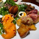 グランディア芳泉 - オープンキッチンで揚げたての天ぷらやステーキ、海老マヨも美味しかった〜生ハムメロンも