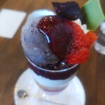 クリクリ - ３種のベリーとショコラのパフェ¥1250
      (〜2024.12.30)