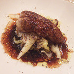 サンク・オ・ピエ - サンク・オ・ピエ4月5月のコース2014(5400円・外税)のランド産鴨のフォアグラのヴァプール、春キャベツ添え、バルサミコソース