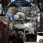 弘明寺丿貫 - 弘明寺かんのん通り商店街から弘明寺を臨む