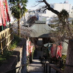弘明寺丿貫 - 弘明寺山門とその奥に商店街