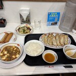 餃子の王将 和光店 - 餃子定食、回鍋肉（ホイコーロー）ジャストサイズ、春巻2個、麻婆豆腐ジャストサイズ、ご飯大盛おかわり