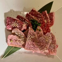 老舗精肉店直送 千種焼肉 飛騨牛の奴隷 千種店 - 特選ロース・イチボ