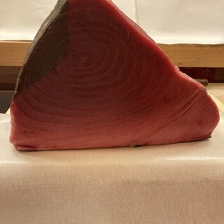 極上の鮨に舌鼓◆毎朝仕入れる新鮮な旬のネタとこだわりのシャリ