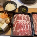 涮涮鍋壽喜燒Dontei 宇都宮鶴田店 - 豚ロース二種盛り定食1628円