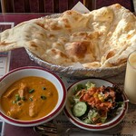 インドレストラン＆バー ムナル - Indian Restaurant & Bar Munal @西葛西 チキンとナスの日替わりカレーセット 税込890円 辛口でナンとマンゴーラッシーを選んで