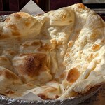 インドレストラン＆バー ムナル - Indian Restaurant & Bar Munal @西葛西 モチモチとパリパリの両食感を愉しめる大きなナン
