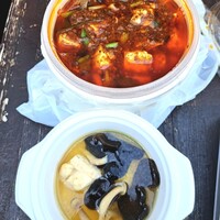 老四川 飄香小院 - 麻婆丼をテイクアウト 老四川 飄香小院 - 麻婆丼をテイクアウト