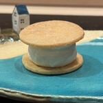 蒼菓 - ・焼きたてのフィナンシェ
      ・レモンバタークリームサンド
      