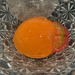 蒼菓 - ・オパリーヌ（＝極薄の飴細工）
      ・トマトのコンポート
      ・トマトのクリアシート
      ・パプリカのムース
      
      
      パプリカは低温で焦がさず2時間ローストしてピュレにした後、
      最低限の生クリームを加えてムースに。