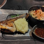 好富 - イサキ塩焼き、ハリハリ小鉢