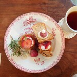 喫茶 tameiki - メリーストロベリープレート1,400円、薬膳茶～花柑～600円 セット割引△50円✨