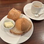 277276223 - パンのポタージュスープと、パン3種