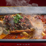 撒椒小酒館 - 自家製黒豆豆腐のスパイシー風焼魚