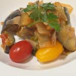 びいどろ - 鱈のフリットの上に野菜が美味しくて。ラタトゥユのスペイン版みたい。