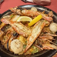 びいどろ 銀座店 - 帆立と赤海老のパエリアは大きな海老が柔らかくて美味しかった。もちろん帆立も！