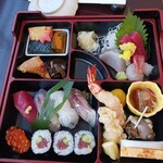 築地 寿司岩 - ツレの“寿司幕の内”