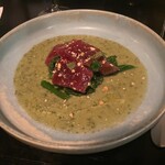 山下食堂 - 鮪とアスパラ菜のマリネ グリーンガスパチョソース