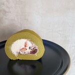 쓰리 피슈 커피 - 계절 롤케이크