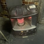 朋友 - 内観　懐かしい石油ストーブ