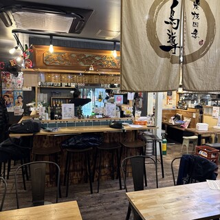 アットホーム空間で、デートや飲み会に最適◎広々テーブル席完備