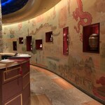 シルクロードガーデン - 天井には一枚一枚四角形の本物の金が貼られているようです。