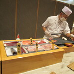 堂ヶ島ニュー銀水 - ライブキッチン　刺身はその場でカット