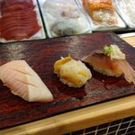 四十五寿司 - ブリ、ツブ、アジ