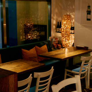 【エモ＆カジュアル】地中海風の店内。デートや女子会にも◎