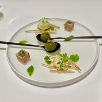 ル ジャルダン - ジャルダン(庭)をイメージしたもの　紫蘇のジュレ、燻製干し草のタルトレットなど