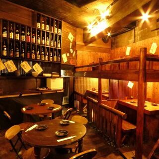 まるで昭和の大衆酒場♪どの世代でも楽しめるレトロな店内