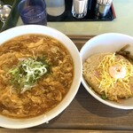 城門 - 「ハーフ城門セット」。ラーメンもチャーハンもハーフとは言え、ほぼ普通盛りの量で大満足！