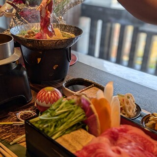 自慢の一品◆和牛しゃぶしゃぶと全5種の釜飯を堪能