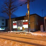 麺屋 彩未 - マイナス3℃の雪景色、開店時には13名の行列✨