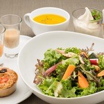 ビオクラスタイル クッキングスクール　カフェ - 彩り野菜のたっぷりサラダディナー