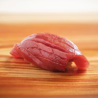 ネタとの調和を考え使い分ける、2種類のシャリ