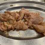 平和園 - ホルモン盛合せ　820円