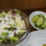 キッチン ブルー グローブ - サラダ、おのアップ