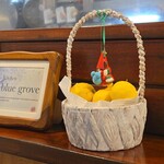 キッチン ブルー グローブ - 真ん中の席のオブジェ