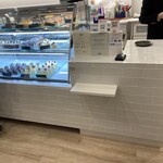 ペ・ド・ノンヌ - Pets-de-nonne   店内雰囲気(ショーケースとレジ付近)