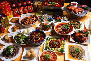 Kuuron Jou Hanten - 中国の四川、上海、東北　南北料理を取り入れ在日中国人もよく訪ねる本場の味です