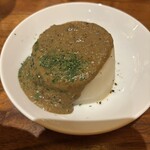 冨田書店 - お通しの大根の煮物　少し硬くて箸で割るのが大変でした