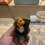 277336993 - マグロ脳天炙りウニ乗せ