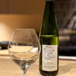 日本料理FUJI - 柿に合わせて、ザ・フルーティなゲヴェルツ。
      胡麻の香ばしさに、樽を効かせたナッティなワインも良さそう。