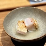 日本料理FUJI - 火入れ絶妙！
      白甘鯛の出汁が最高！
      なんて上品なスペシャリテなんだ(^^)
      寒くなるほど味が乗ってくるとのことで、実際に大満足の余韻…